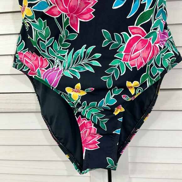 Sunsets Swimsuit Size Medium One Piece Veronica Twilight Blooms NWT - Picture 5 of 15